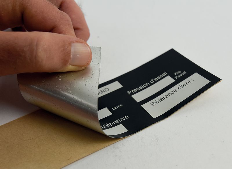 etiquette-adhésive-etain-etiquettes métalliques-personnalisées-etiquette-fournisseur étiquettes industrielles-étiquettes-autocollantes- métalliques personnalisées - étiquettes de luxe-metal